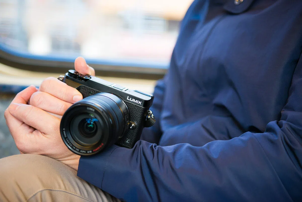 Panasonic Lumix GX80K | Appareil Photo Hybride Compact + Objectif Lumix 12-32mm (Capteur 4/3 16MP, Double stabilisation, Viseur, Écran inclin. tact., AF DFD, Vidéo 4K) Noir – Version Française